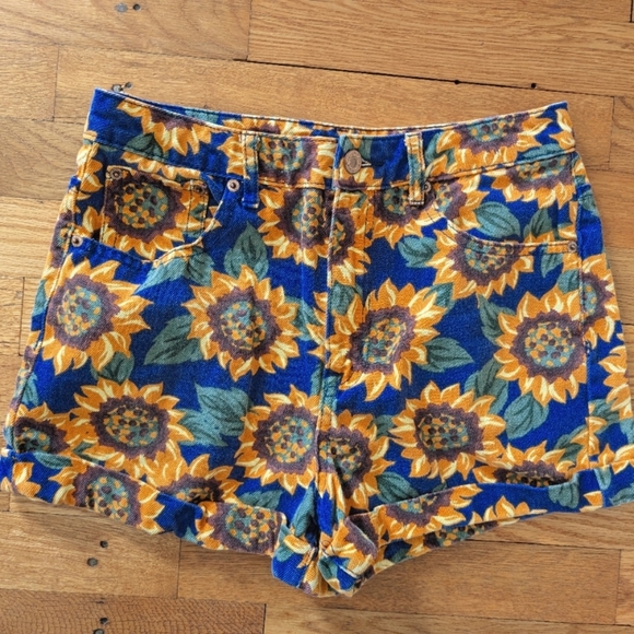 Forever 21 90s Inspired Sunflower Print Shorts - Picture 1 of 6